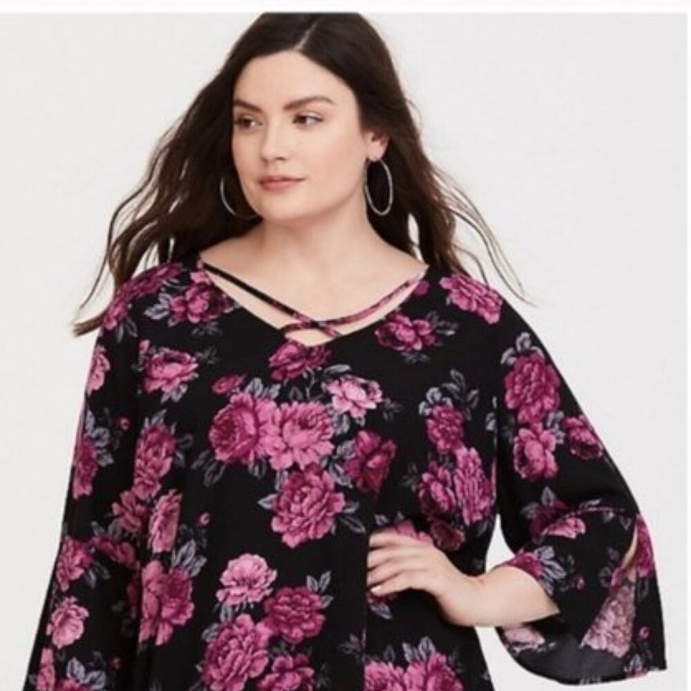 Torrid Rose Floral Print Cross Font Top 4x